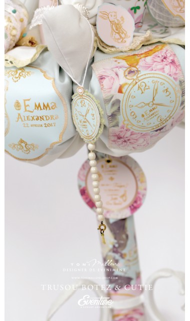 Lumanare de botez pentru fetite tematica Alice in Wonderland, 65x4cm, Alice in tara minunilor  10
